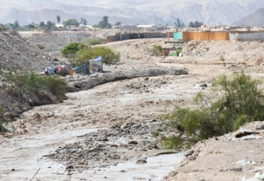 Llaman a los ariqueños a estar alerta ante los golpes de agua por las crecidas
