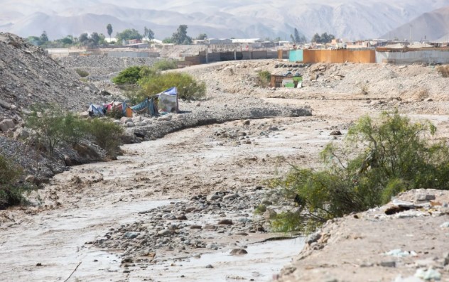 Llaman a los ariqueños a estar alerta ante los golpes de agua por las crecidas