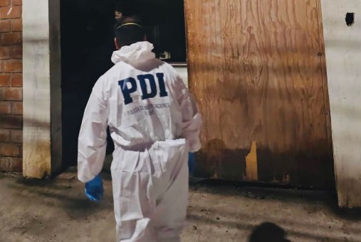 Fiscalía y PDI investigan hallazgo de cadáver de una mujer en calle Angel Braz