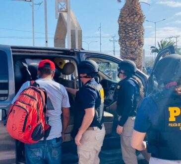 PDI detiene a delincuentes con órdenes pendientes en el sector Chinchorro