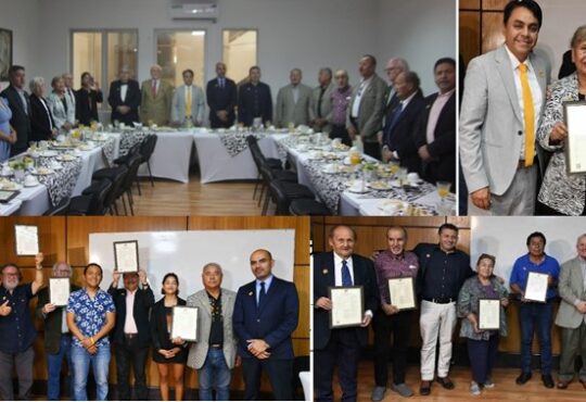 En emotiva ceremonia del ariqueñismo reconocen a personas claves en la creación de la región