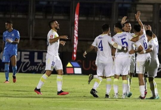 Desastre a domicilio: Barnechea goleó 4 a 1 a San Marcos de Arica