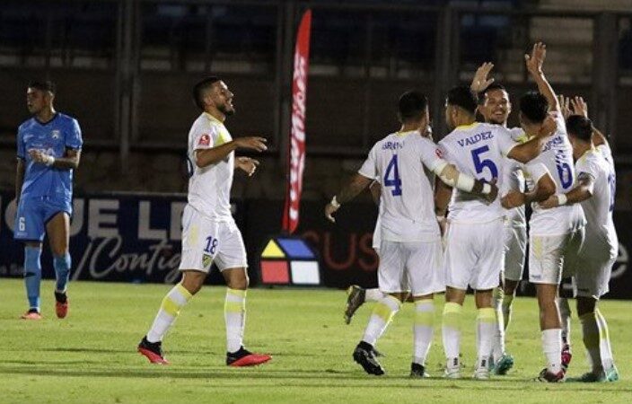 Desastre a domicilio: Barnechea goleó 4 a 1 a San Marcos de Arica