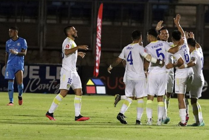 Desastre a domicilio: Barnechea goleó 4 a 1 a San Marcos de Arica