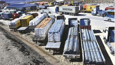 Informan a la Cancillería por medida municipal de erradicar camiones bolivianos en la ciudad