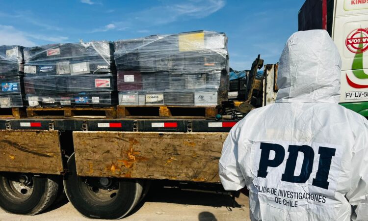 PDI incautó más de 22 toneladas de baterías en desuso en Arica y capturó a dos implicados