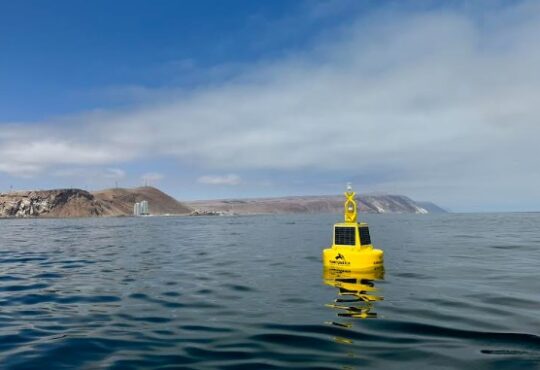 Empresa Portuaria Arica instaló boya para medir el oleaje y los vientos