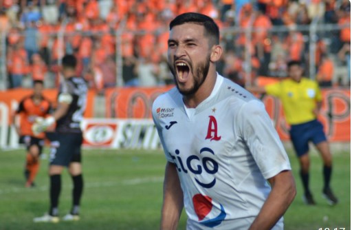 Paraguayo Guerreño podría ser el Mesías para el complicado DT de San Marcos de Arica