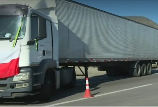 Camioneros de Arica iniciaron movilizaciones para pedir cierre de las fronteras