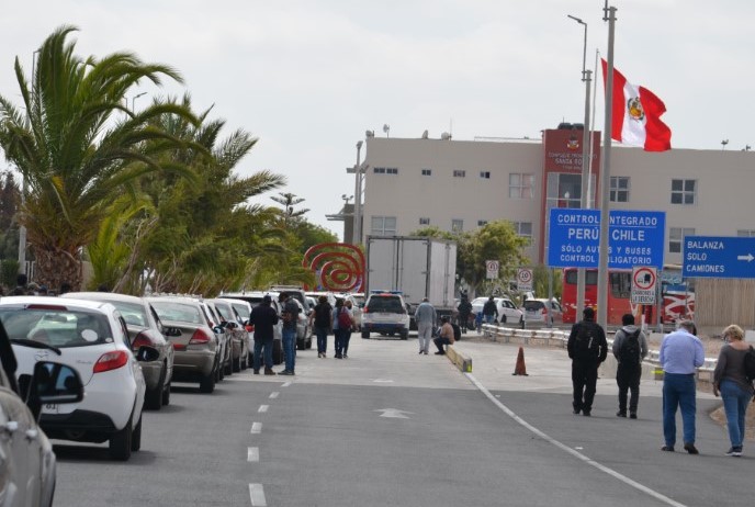 Colapsó control en Santa Rosa por aumento de turistas que viajan desde Arica a Tacna