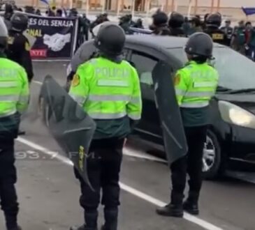 Bloqueos y lacrimógenas en la frontera de Arica y Tacna