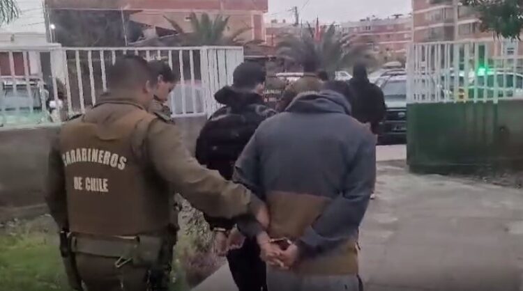 Carabineros detuvo a banda “Los Guarenes” en pleno robo de una casa en avenida El Roble
