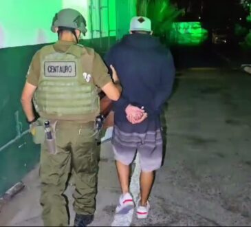 Carabineros capturó in fraganti en Arica a 2 lanzas especialistas en celus: Tenían 50 reincidencias  