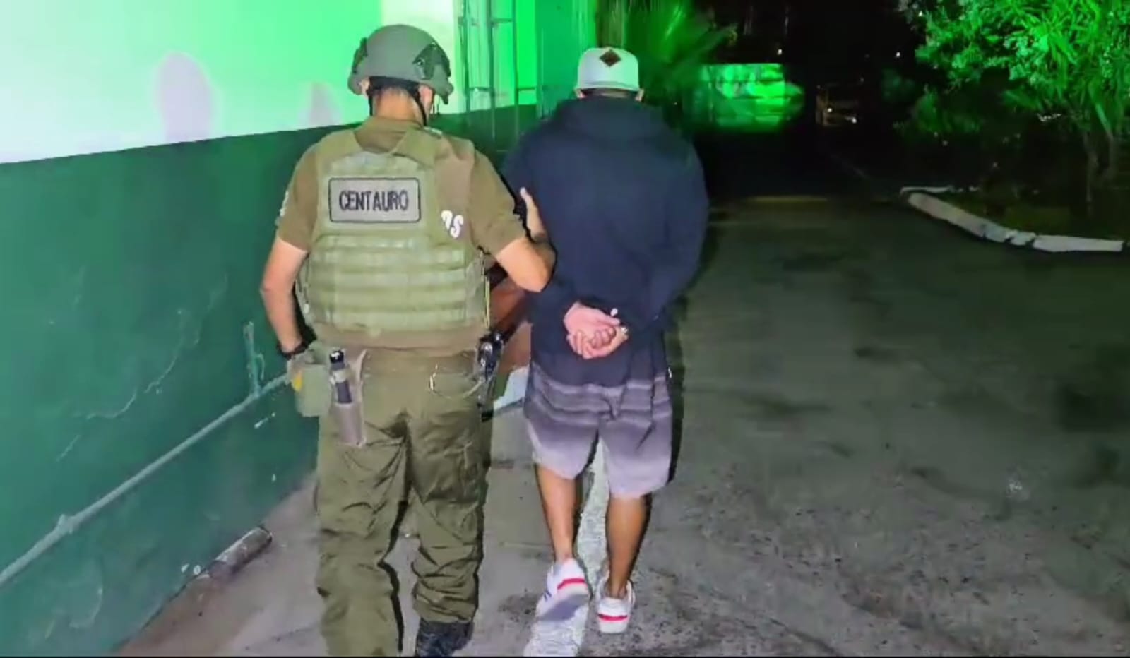Carabineros capturó in fraganti en Arica a 2 lanzas especialistas en celus: Tenían 50 reincidencias  