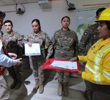 CONAF entregó uniformes y herramientas a brigadistas forestales del Ejército en Arica