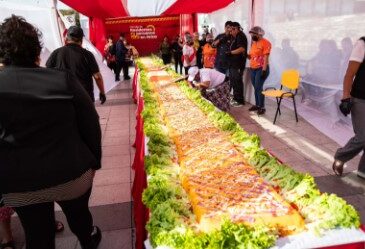 Círculo de Residentes Peruanos sirvió Causa Limeña de 10 metros frente a la Catedral