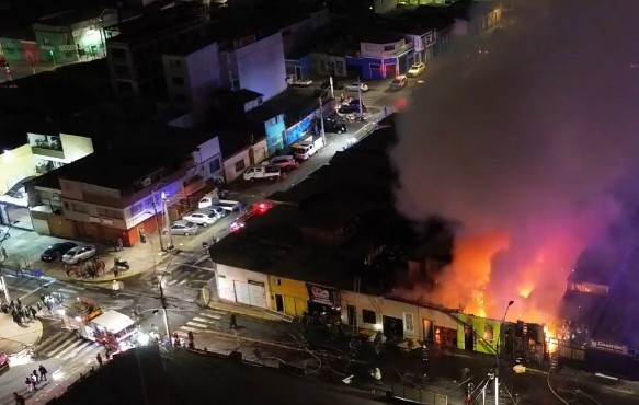 Tragedia en Iquique: Incendio deja dos muertos y seis casas quemadas
