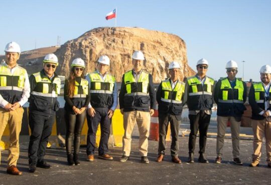 Ministro de Transportes valoró la creciente actividad alcanzada por el puerto local