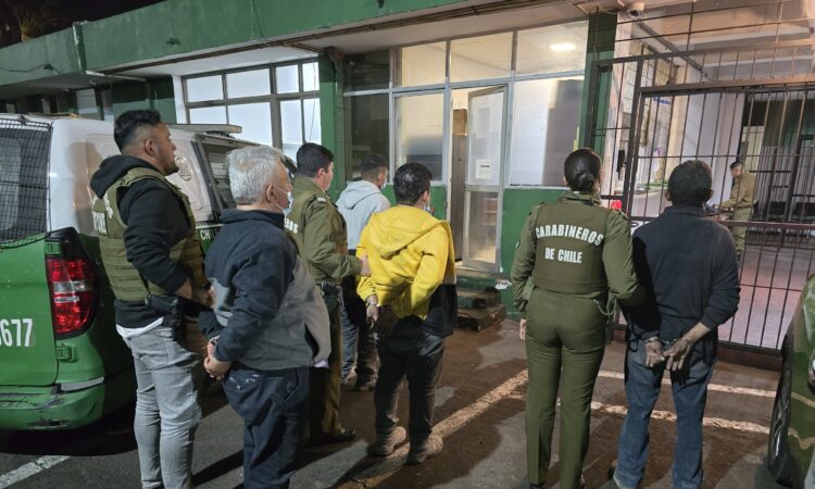 Carabineros capturó en Arica a banda que vendía autos robados con patentes falsas