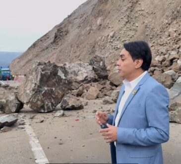 Gobernador Díaz y su equipo escaparon de un derrumbe en la Cuesta Camarones