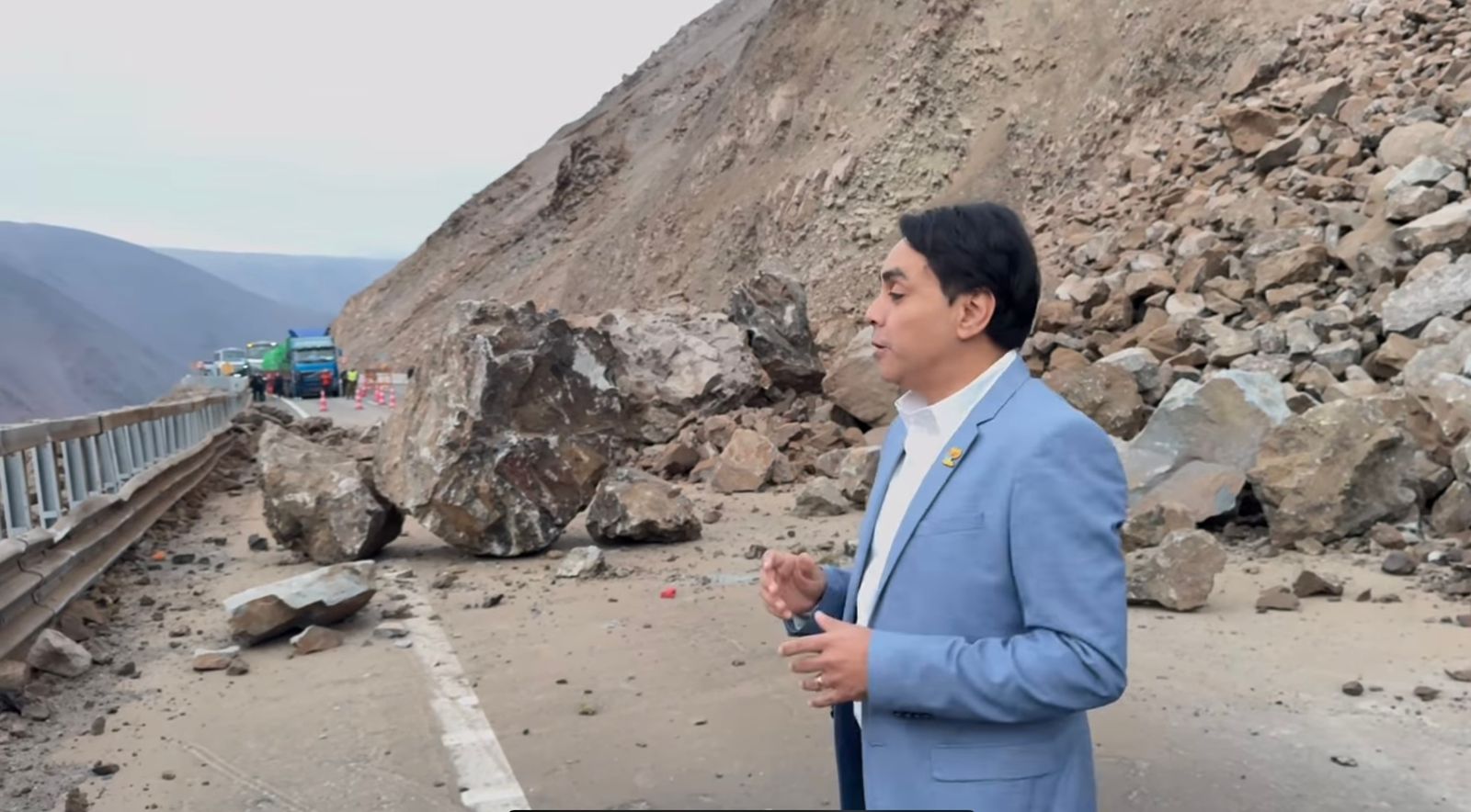Gobernador Díaz y su equipo escaparon de un derrumbe en la Cuesta Camarones