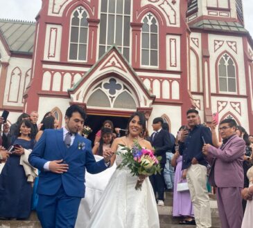 La novia votó en la mañana y se casó por la tarde en la Catedral San Marcos de Arica