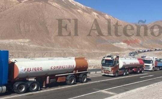 Caso Quiborax escala a conflicto internacional: 700 camiones bolivianos bloqueados en plena pampa