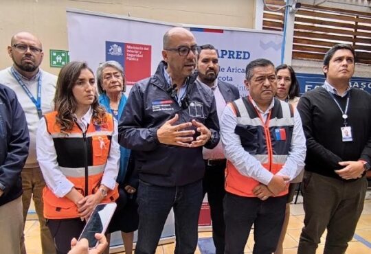 Intensos trabajos para despejar la cuesta Camarones tras tres días de derrumbes