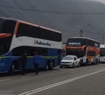 Este viernes desde 19 horas buses interurbanos reiniciaron viajes con precaución desde Arica