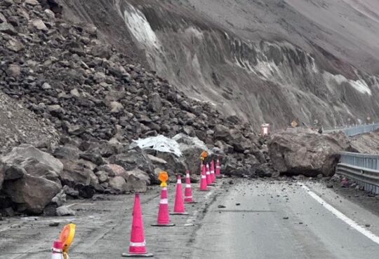 Emergencia total en Cuesta Camarones: Anoche se produjo el derrumbe más grande a la fecha