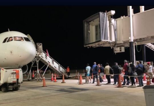 Senador Durana denunció aprovechamiento de línea aérea: Subió pasajes luego del derrumbe