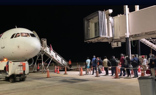 Senador Durana denunció aprovechamiento de línea aérea: Subió pasajes luego del derrumbe