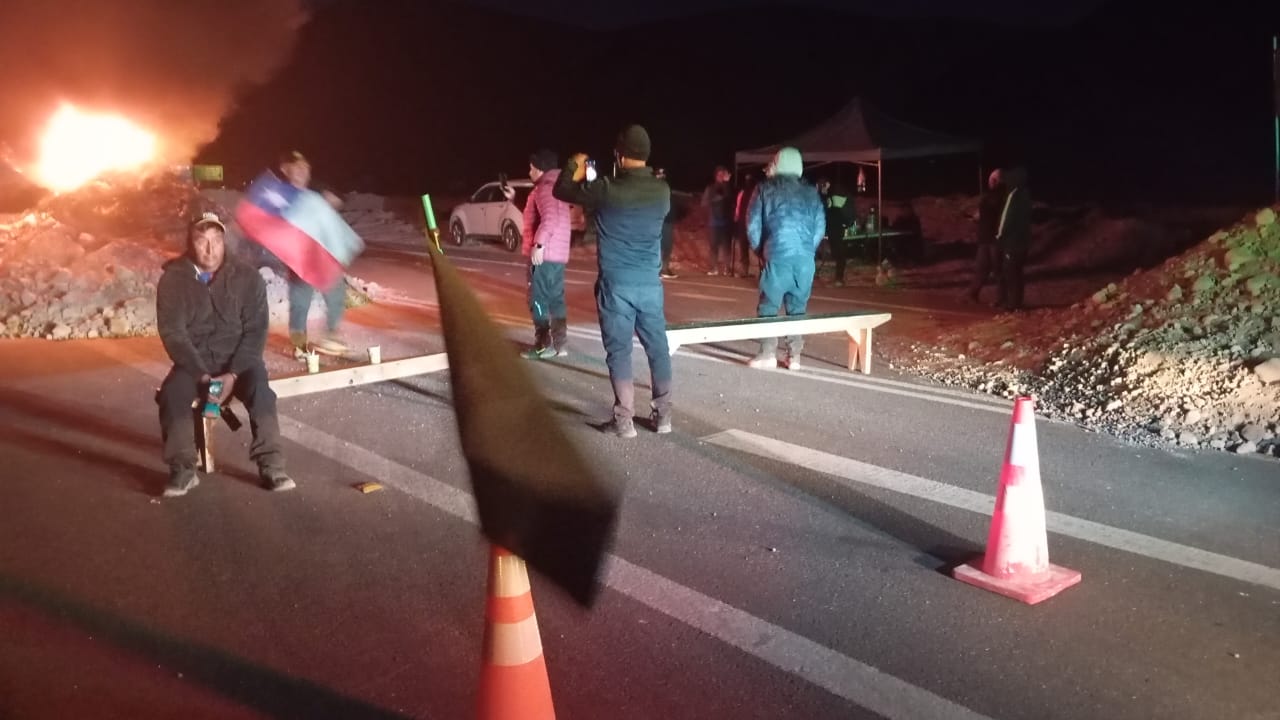 Incidentes entre camioneros bolivianos y trabajadores de Quiborax: Piden intervención del Gobierno