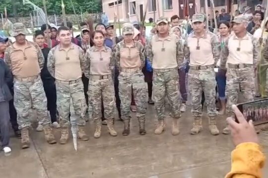 Crisis en Bolivia: Seguidores de Evo Morales tienen como rehenes a 200 efectivos militares
