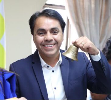 Renunció Jorge Díaz para dedicarse a la reelección del 24 de noviembre