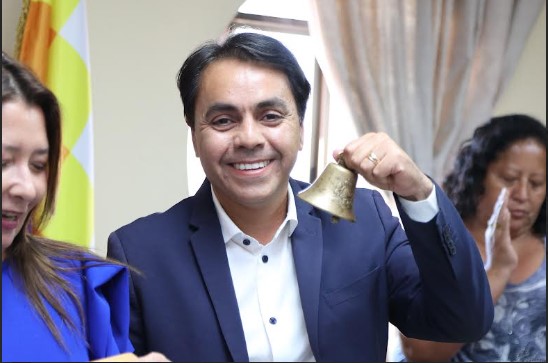 Renunció Jorge Díaz para dedicarse a la reelección del 24 de noviembre