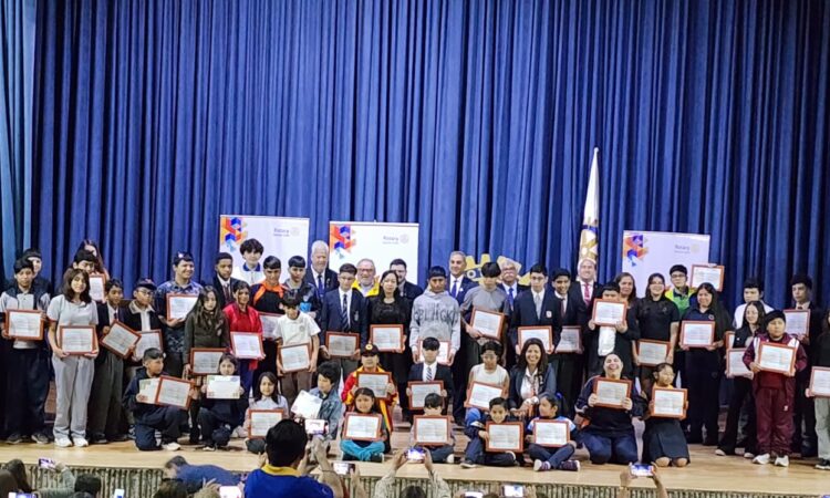 Rotary distinguió a los mejores compañeros y compañeras de los colegios de Arica