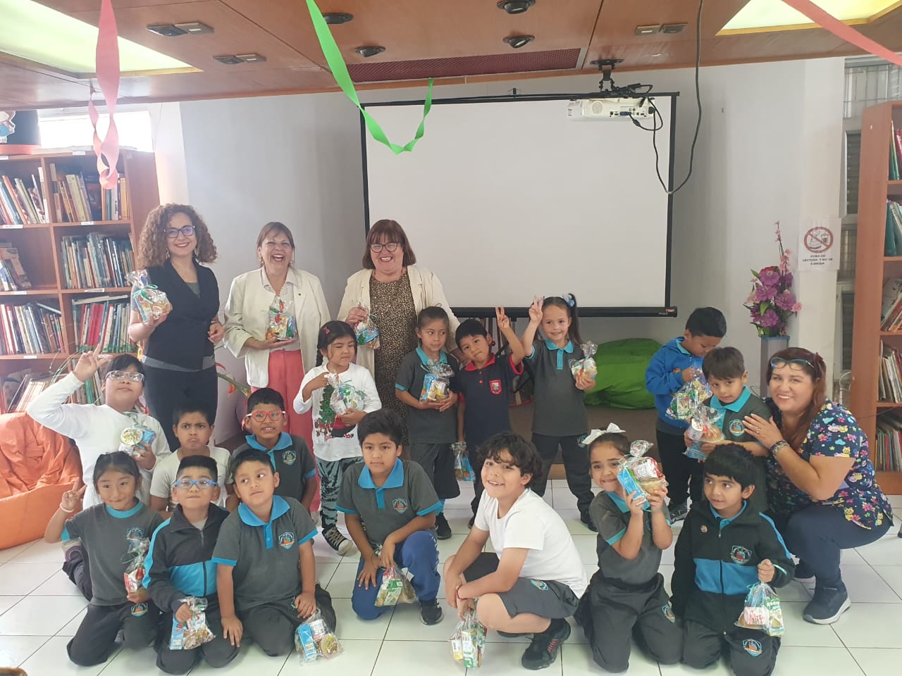 Rotary Club Chinchorro de Arica entrega obsequios navideños