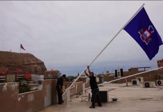 Bandera de Arica flameará imponente desde hoy en el Edificio Consistorial  