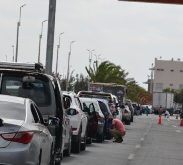 Caos en la frontera por falta de personal en control migratorio