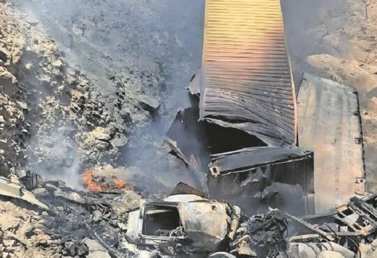 Conductor boliviano murió calcinado en volcamiento