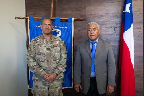 Alcalde Vargas y coronel del Rancagua: “Vamos a trabajar unidos por Arica”