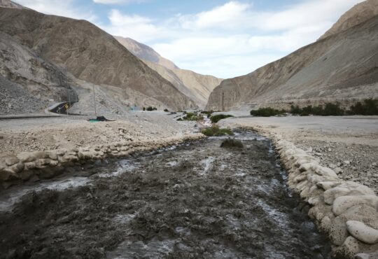  “Flushing” al embalse Chironta en Valle de Lluta en Arica