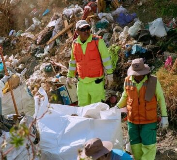 Malos ariqueños siguen tirando basura al lecho seco del río San José: Habrá duras sanciones