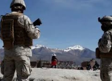 Militares detuvieron a 3 policías peruanos por cruzar ilegalmente la frontera en Arica