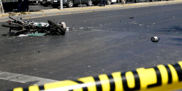 Motociclista murió por esquivar un perro en avenida Azolas