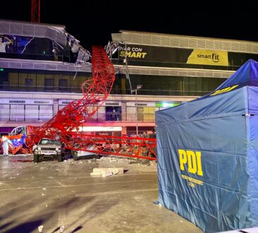 Caída de grúa sobre gimnasio Smart Fit de Arica deja a un fallecido y dos heridos graves