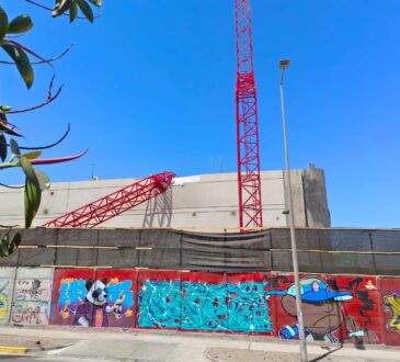 Vecinos de población Chinchorro temen que la segunda grúa se desplome sobre sus casas