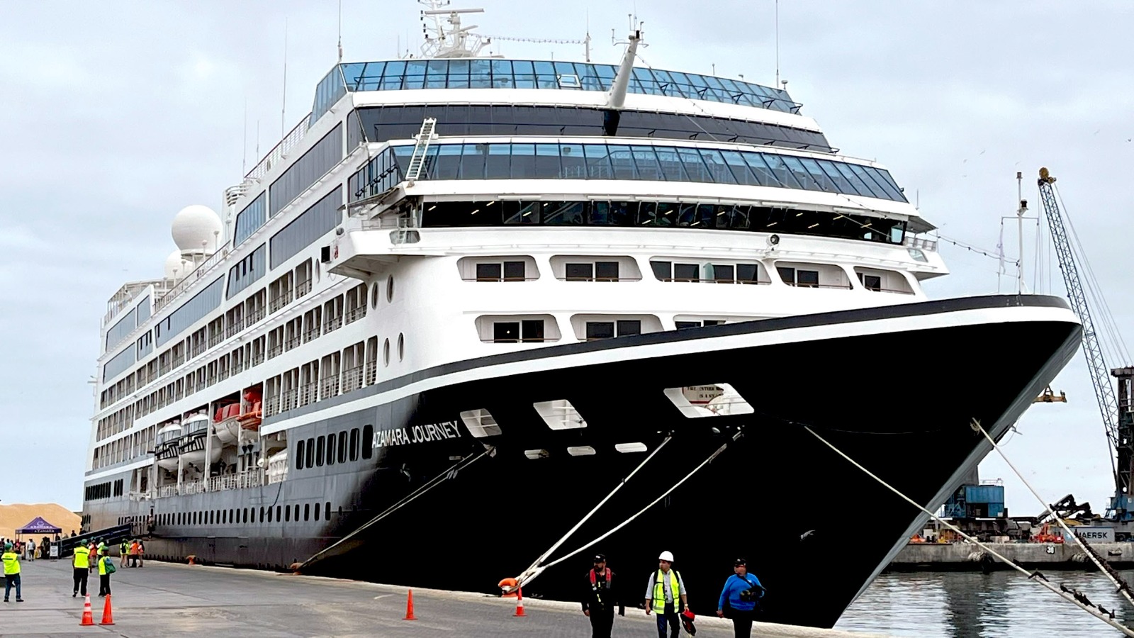 Arica dio la bienvenida a los 1.200 pasajeros del crucero Azamara Journey