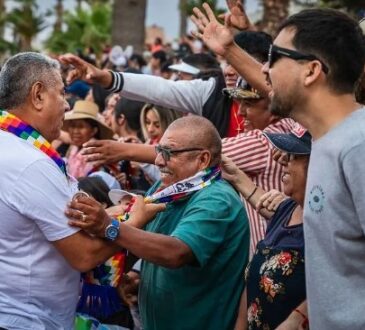 El alcalde de Arica compartió la alegría popular del Carnaval 2025